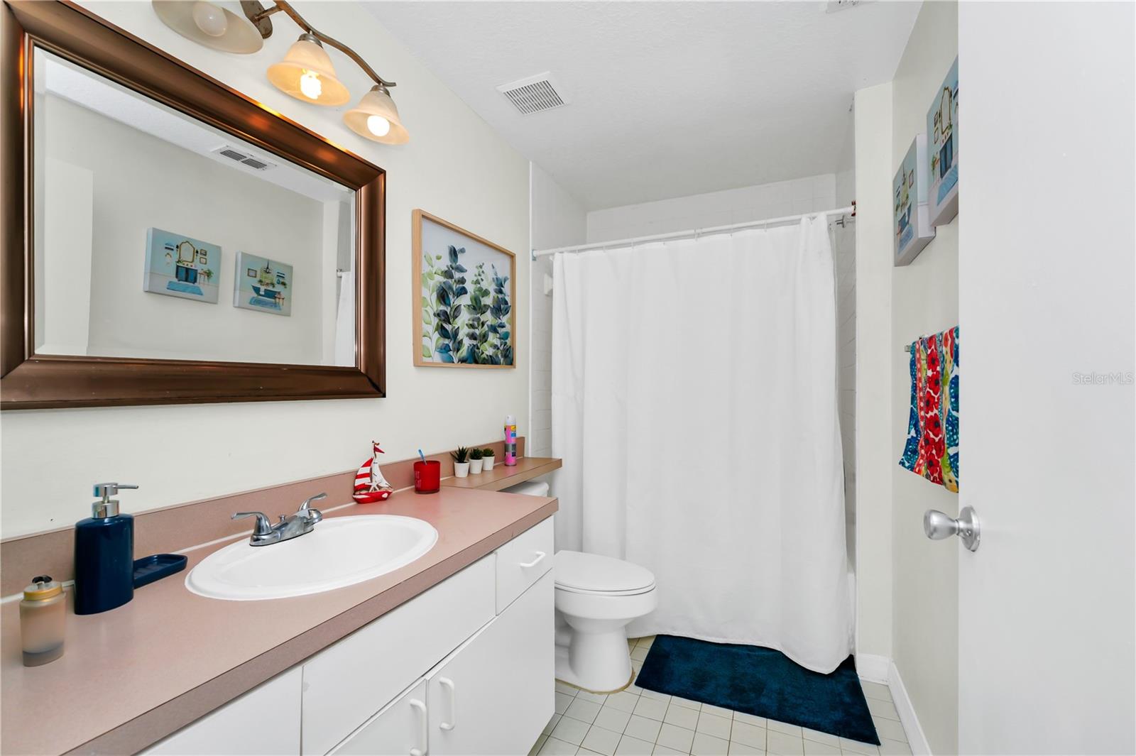 Image 21 of 33 For 5566 Metrowest Boulevard 10