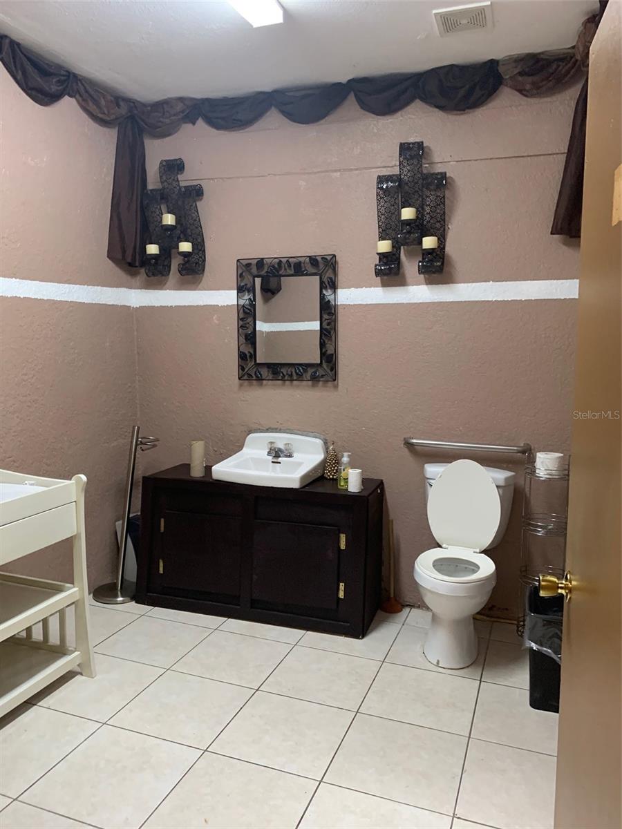 Image 13 of 25 For 1877 Orange Blossom Trail S