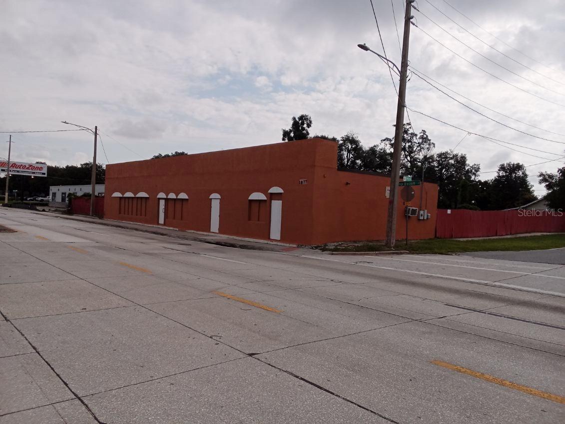 Image 4 of 25 For 1877 Orange Blossom Trail S