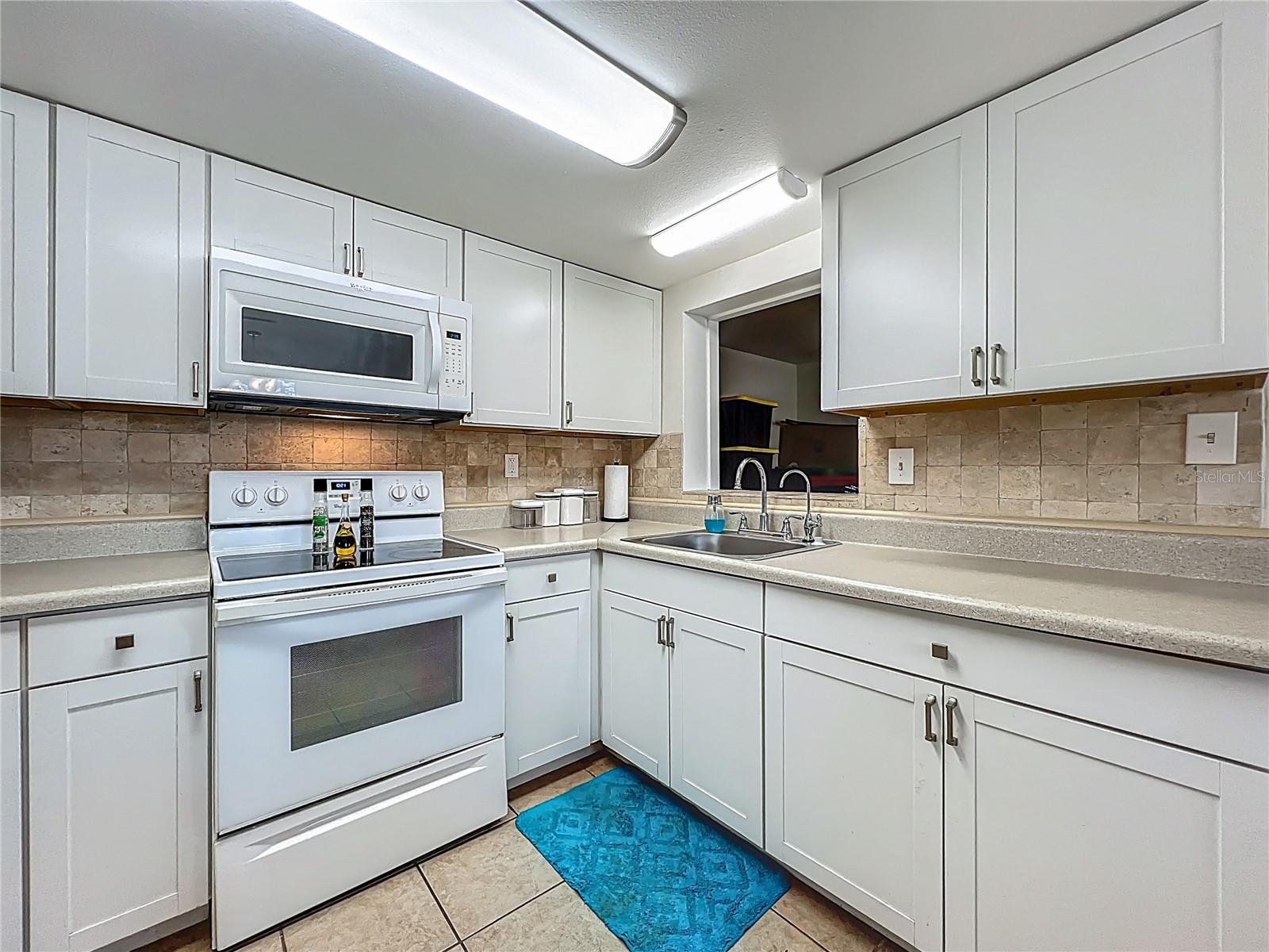 Image 10 of 41 For 2728 Hertha Avenue