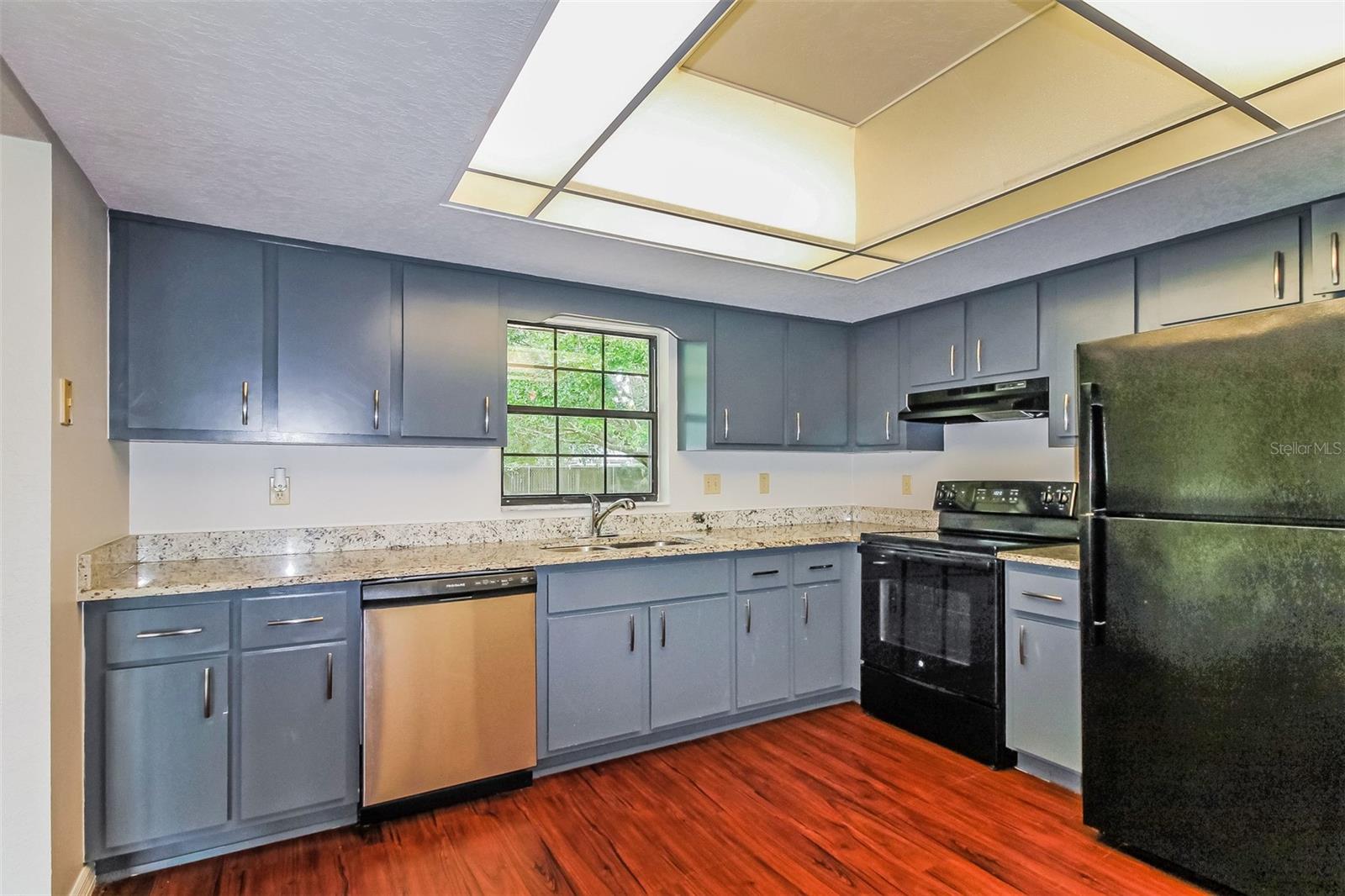 Image 11 of 21 For 10448 74th Court