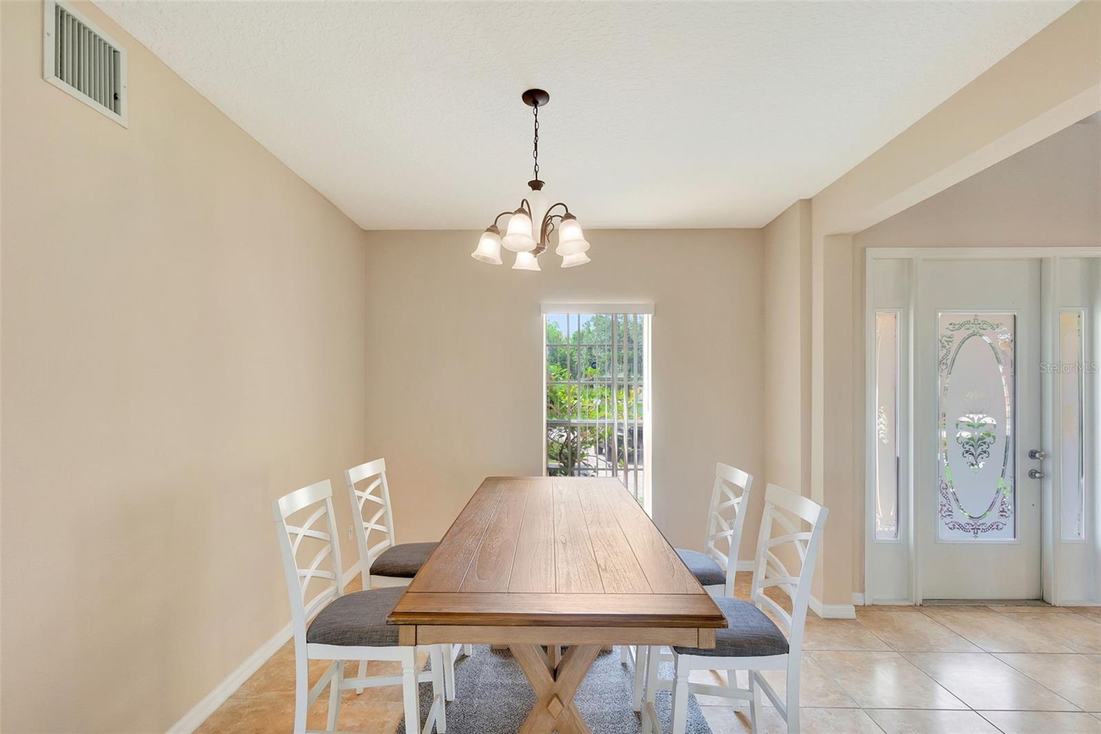 Image 7 of 47 For 5819 Covington Cove Way