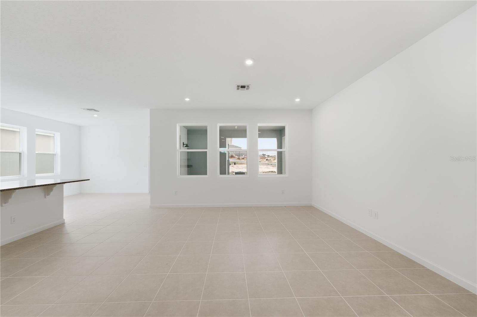 Image 10 of 27 For 504 Green Tracker Avenue