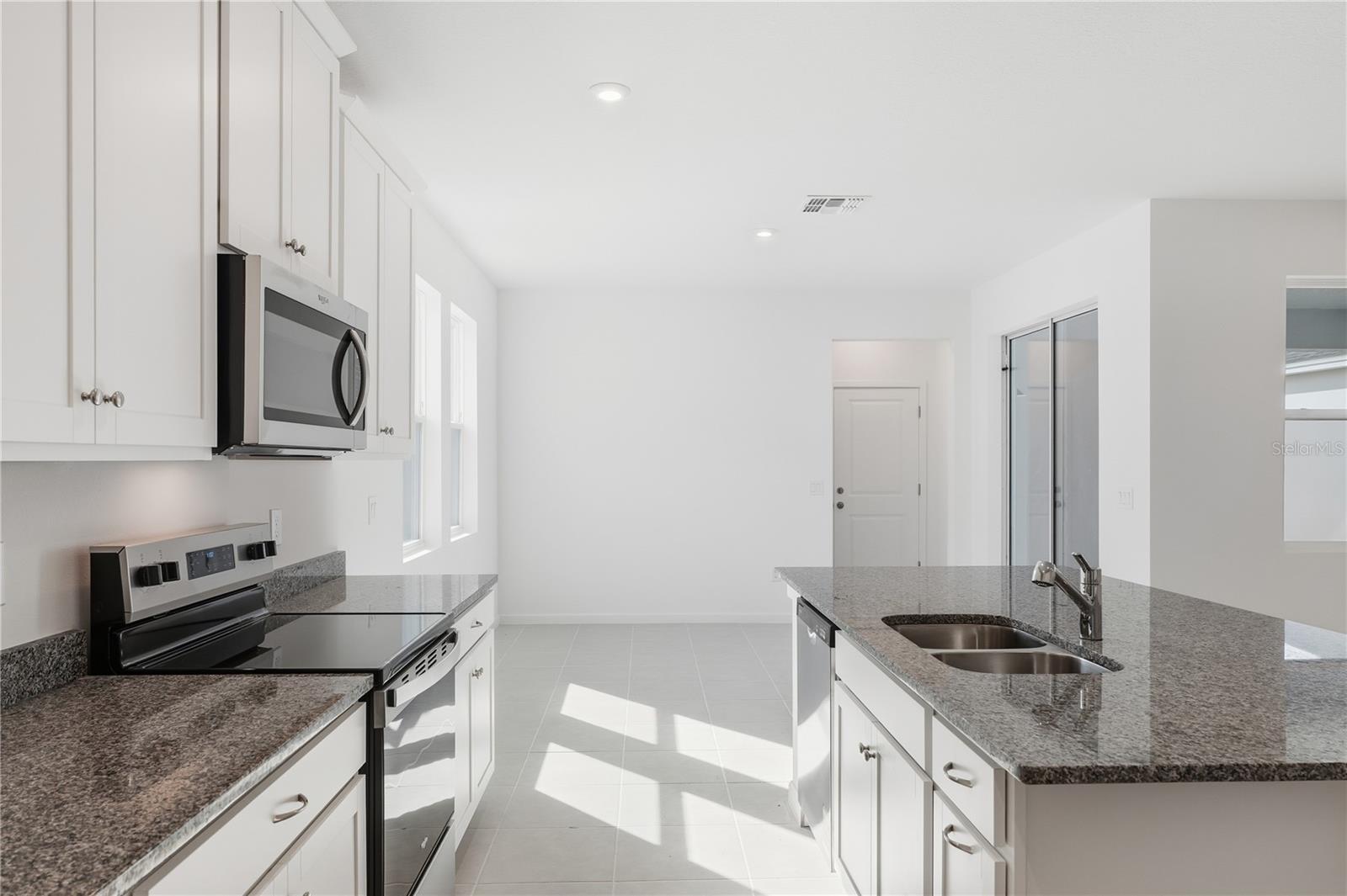 Image 15 of 27 For 504 Green Tracker Avenue