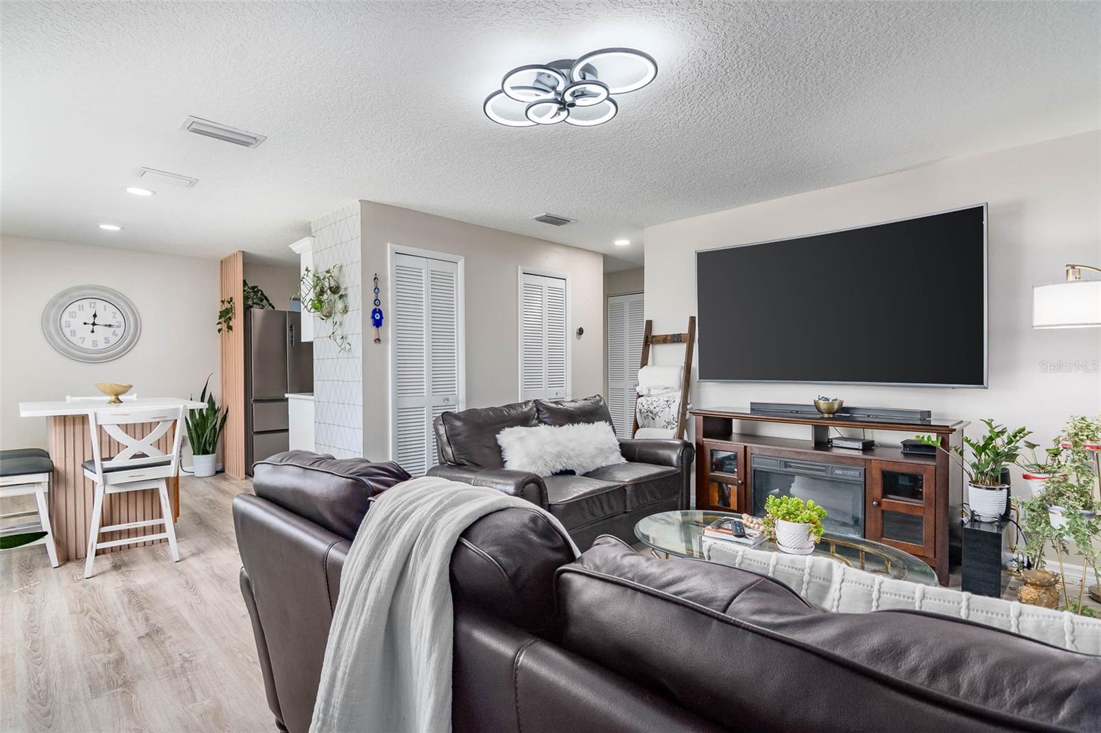 Image 13 of 51 For 808 Camphor Way