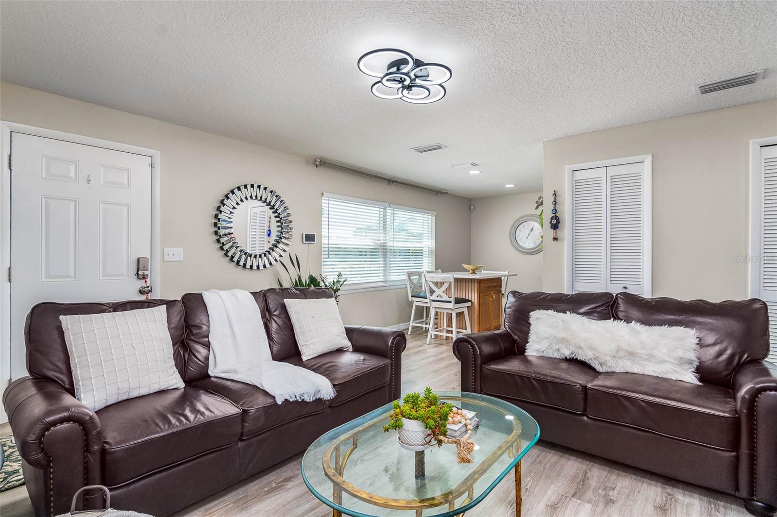 Image 15 of 51 For 808 Camphor Way