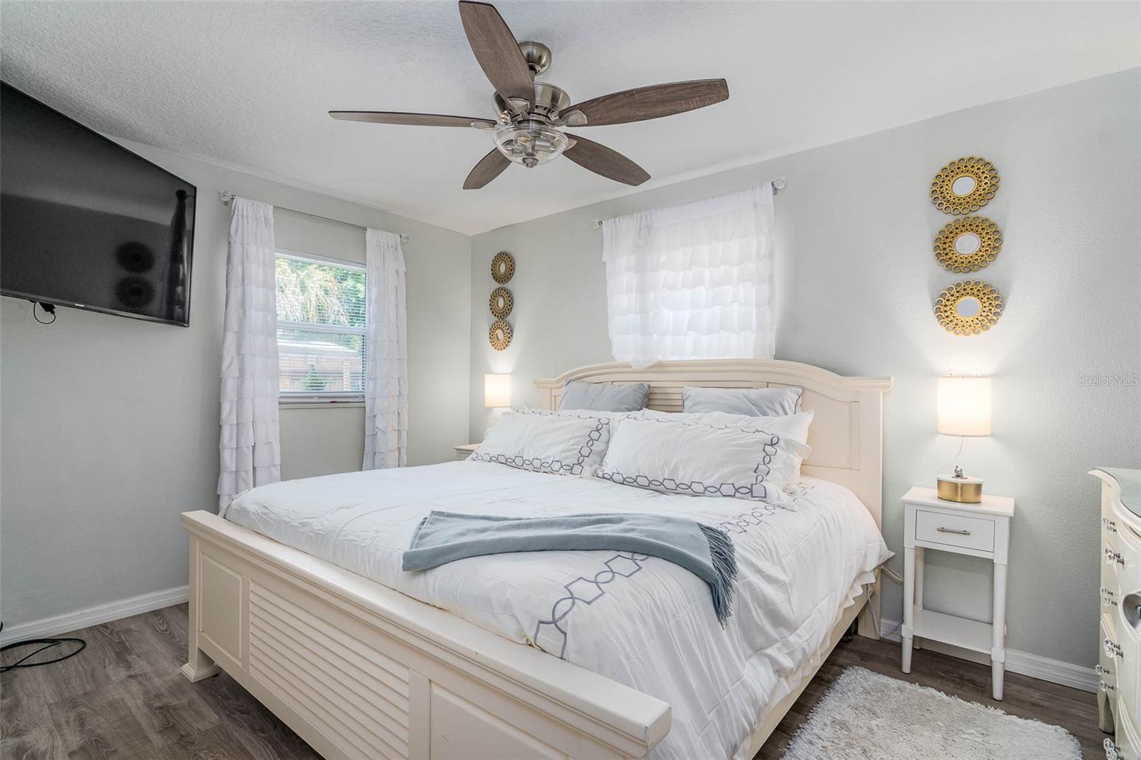 Image 18 of 51 For 808 Camphor Way