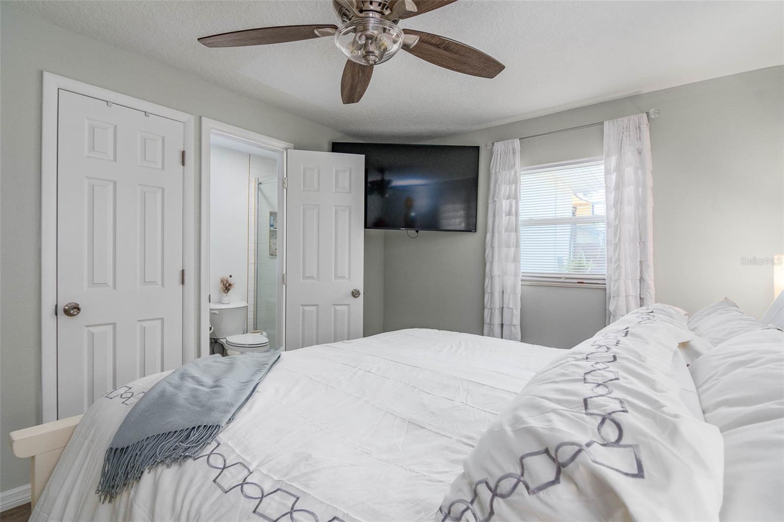 Image 19 of 51 For 808 Camphor Way