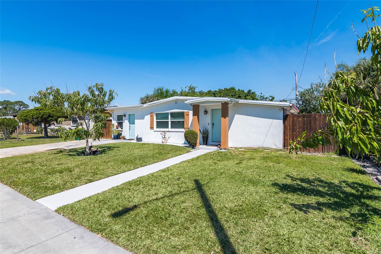 Image 21 of 51 For 808 Camphor Way