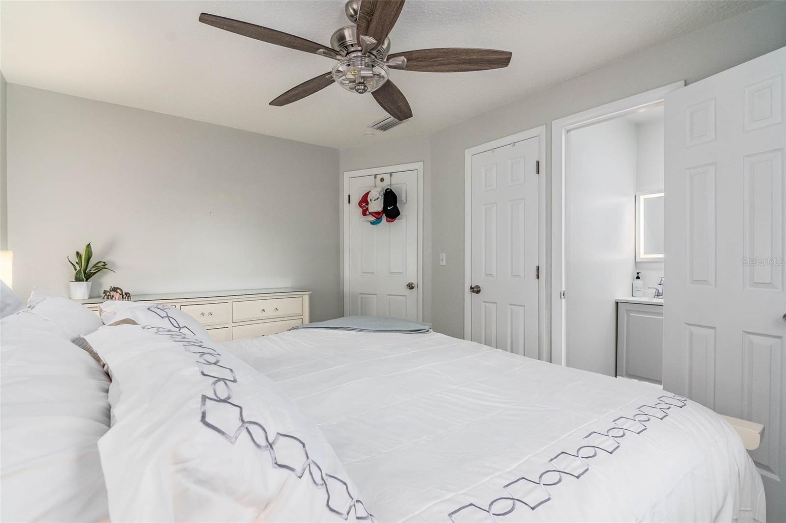 Image 23 of 51 For 808 Camphor Way
