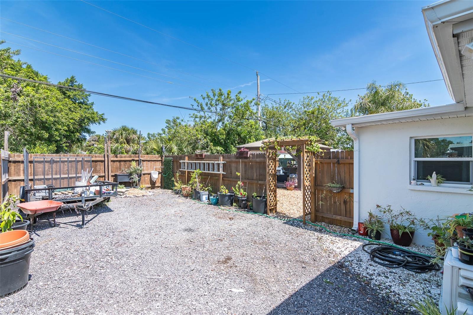 Image 39 of 51 For 808 Camphor Way