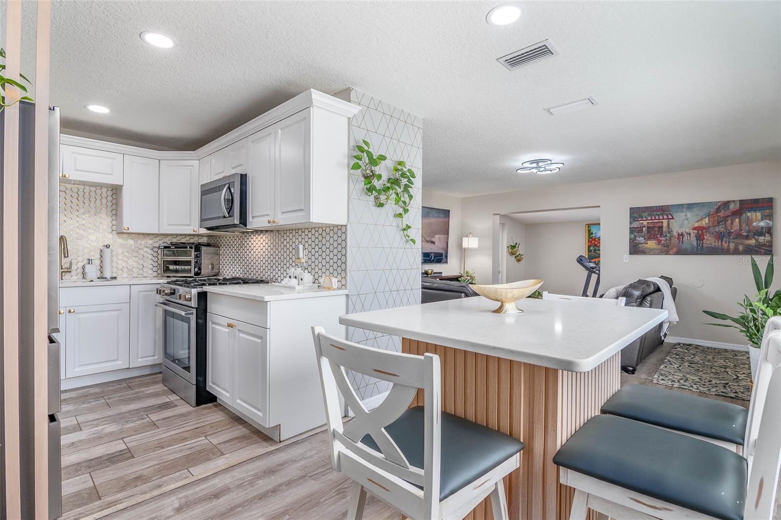 Image 9 of 51 For 808 Camphor Way