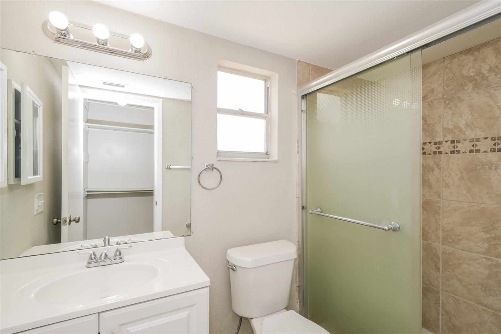 Image 14 of 22 For 1001 Meadowcrest Drive