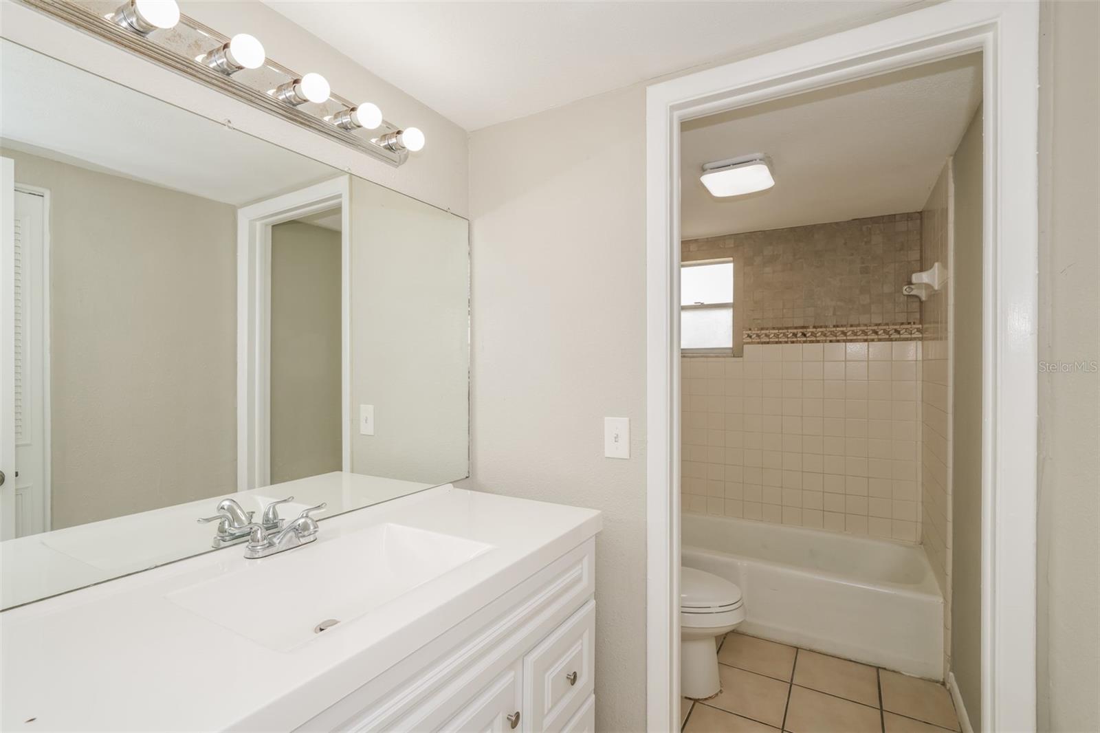 Image 18 of 22 For 1001 Meadowcrest Drive