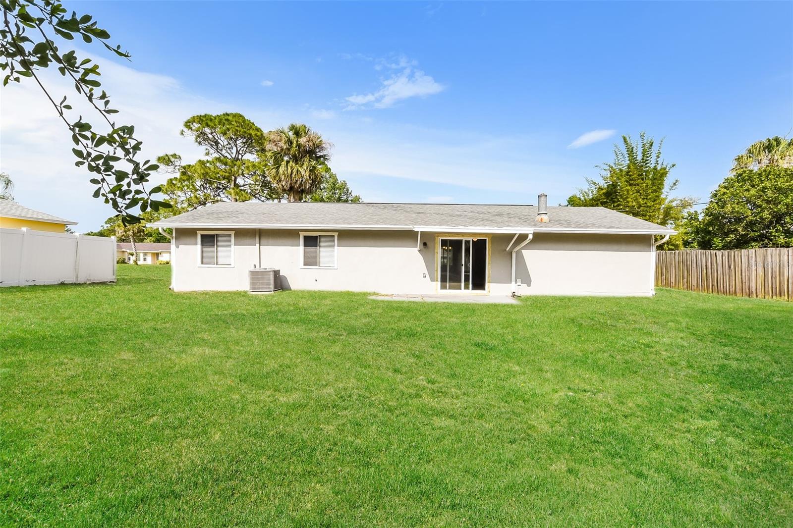 Image 19 of 21 For 3312 Victory Palm Drive