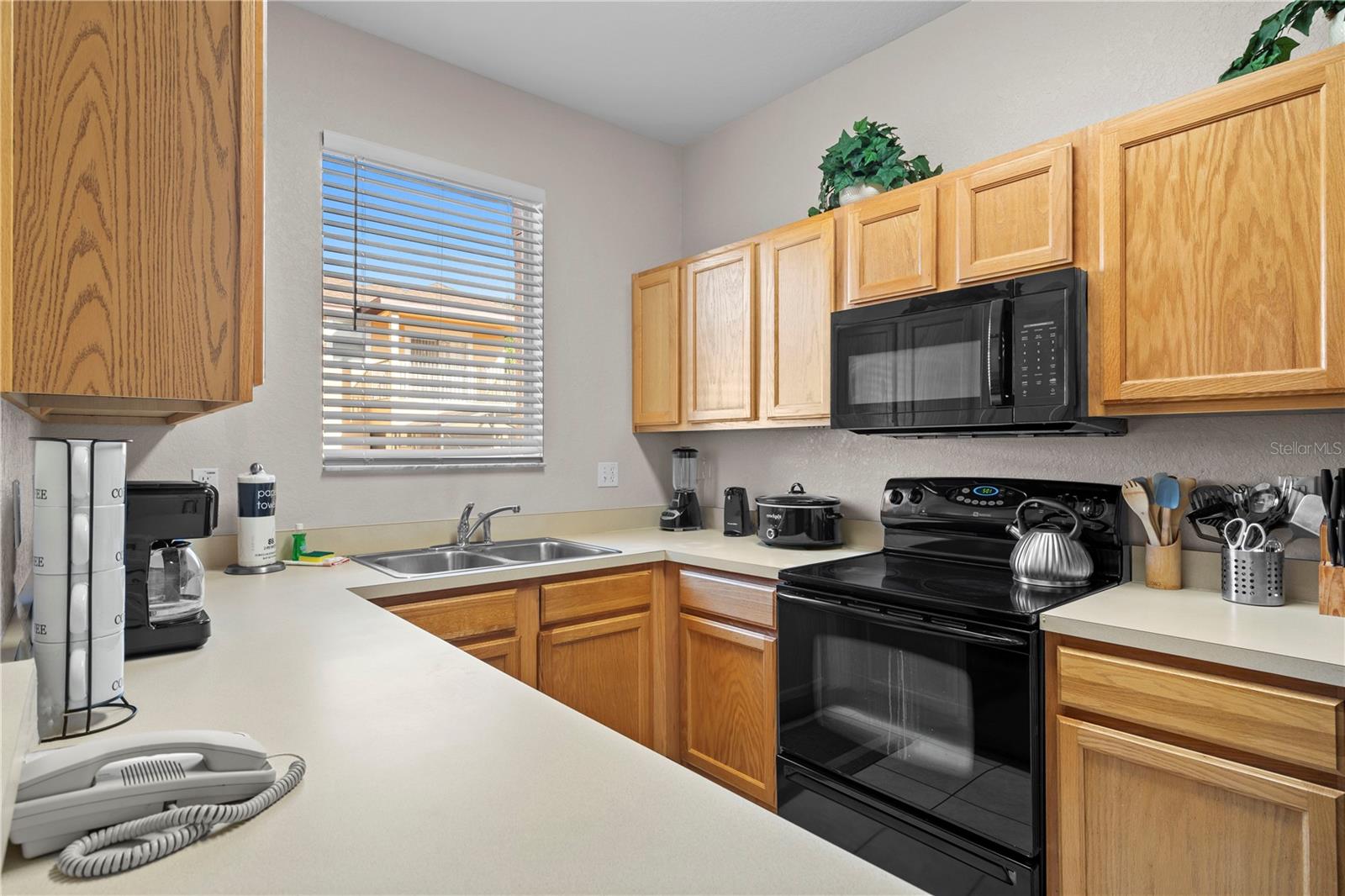 Image 5 of 22 For 2717 Camaro Drive