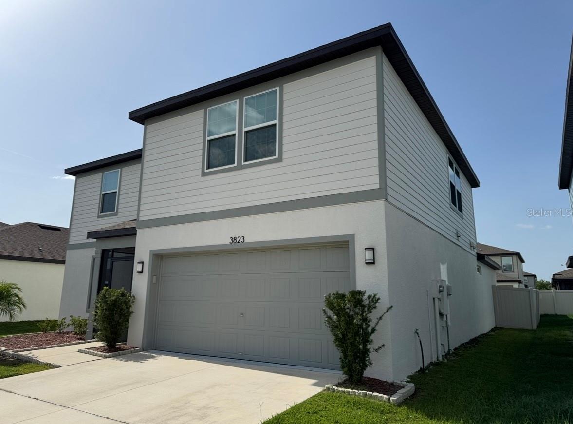 Image 4 of 65 For 3823 Spruce Creek Drive