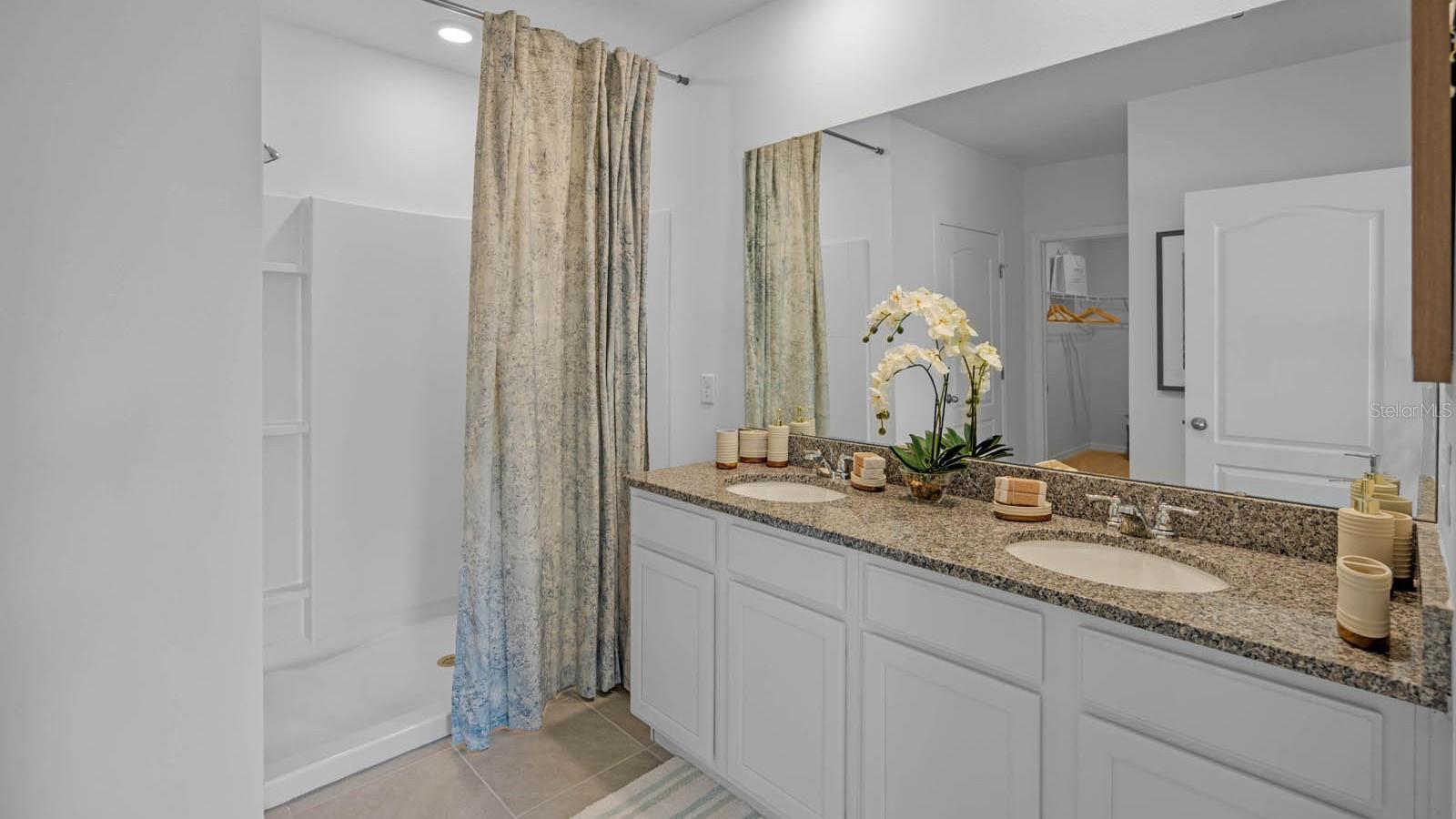 Image 5 of 27 For 208 Taylor Groves Drive