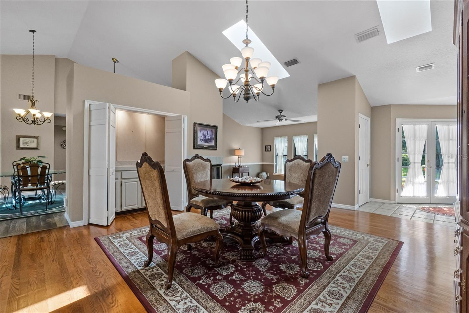 Image 16 of 64 For 9324 Carolview Way