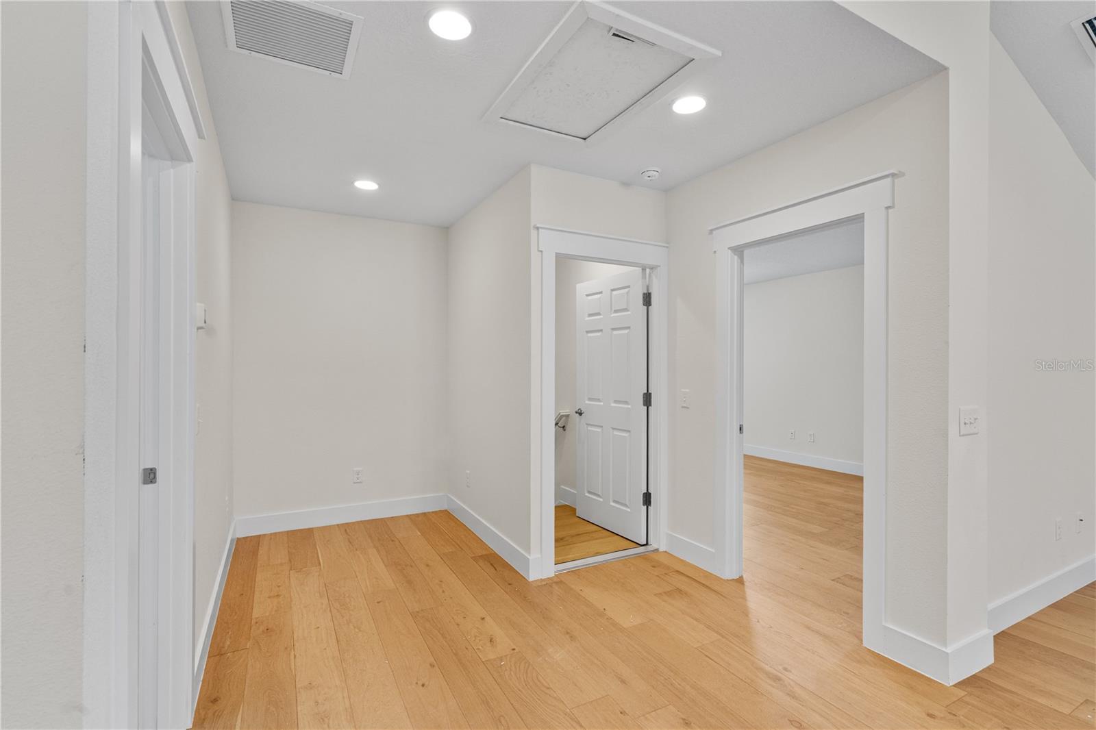 Image 11 of 58 For 1919 Sipes Avenue