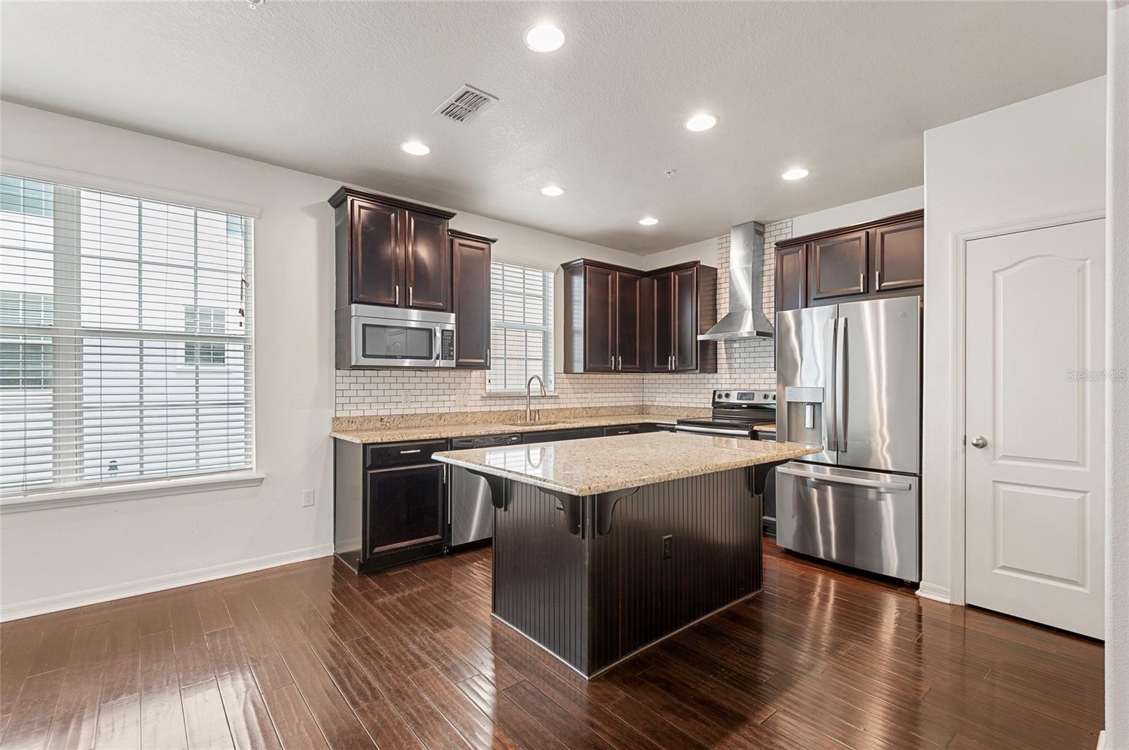 Image 14 of 33 For 2058 Prospect Avenue