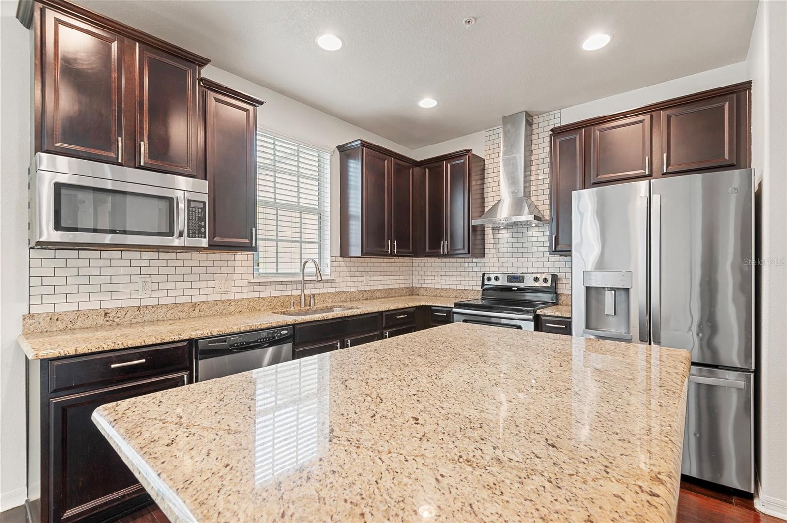 Image 16 of 33 For 2058 Prospect Avenue