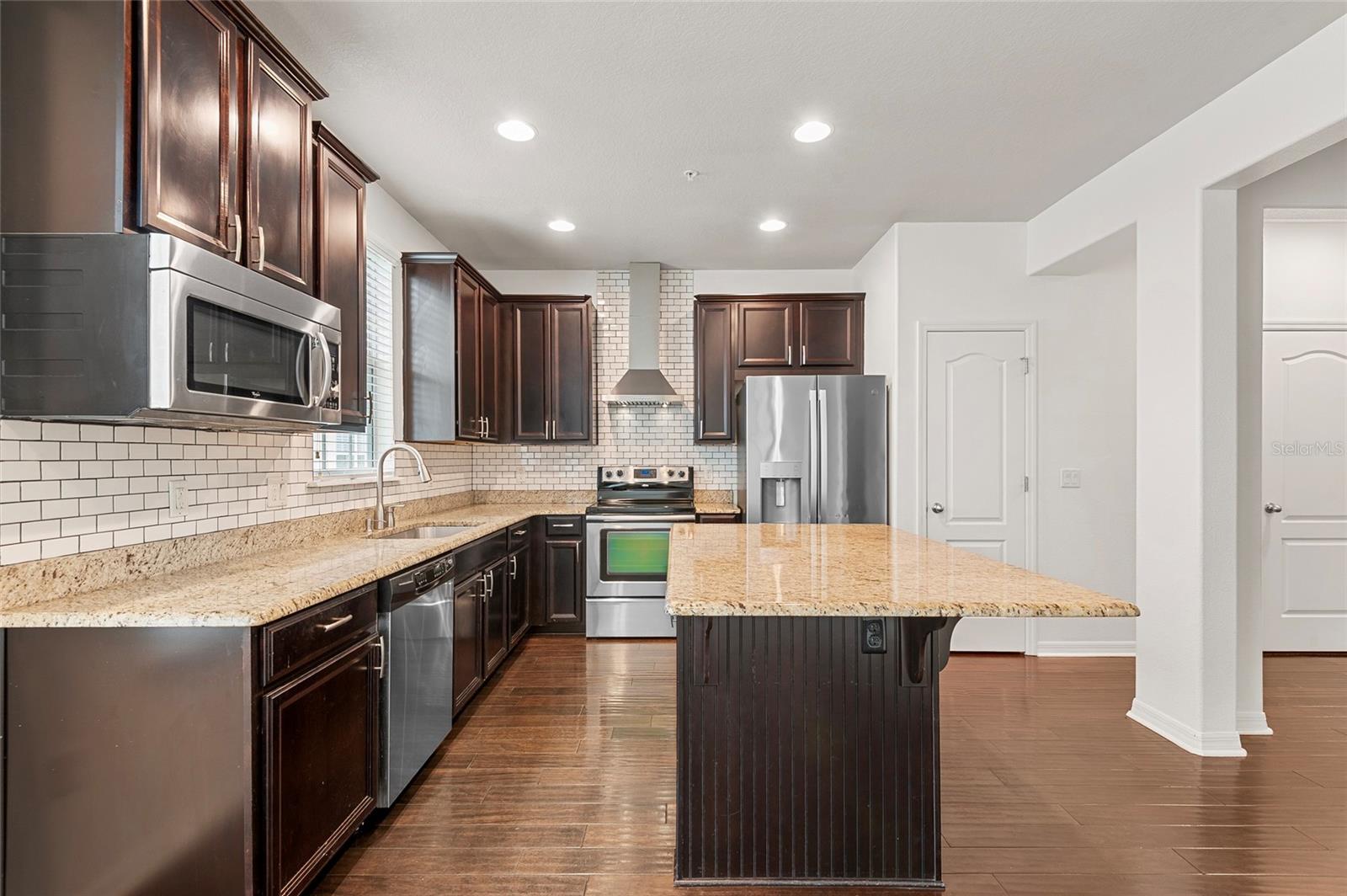 Image 17 of 33 For 2058 Prospect Avenue