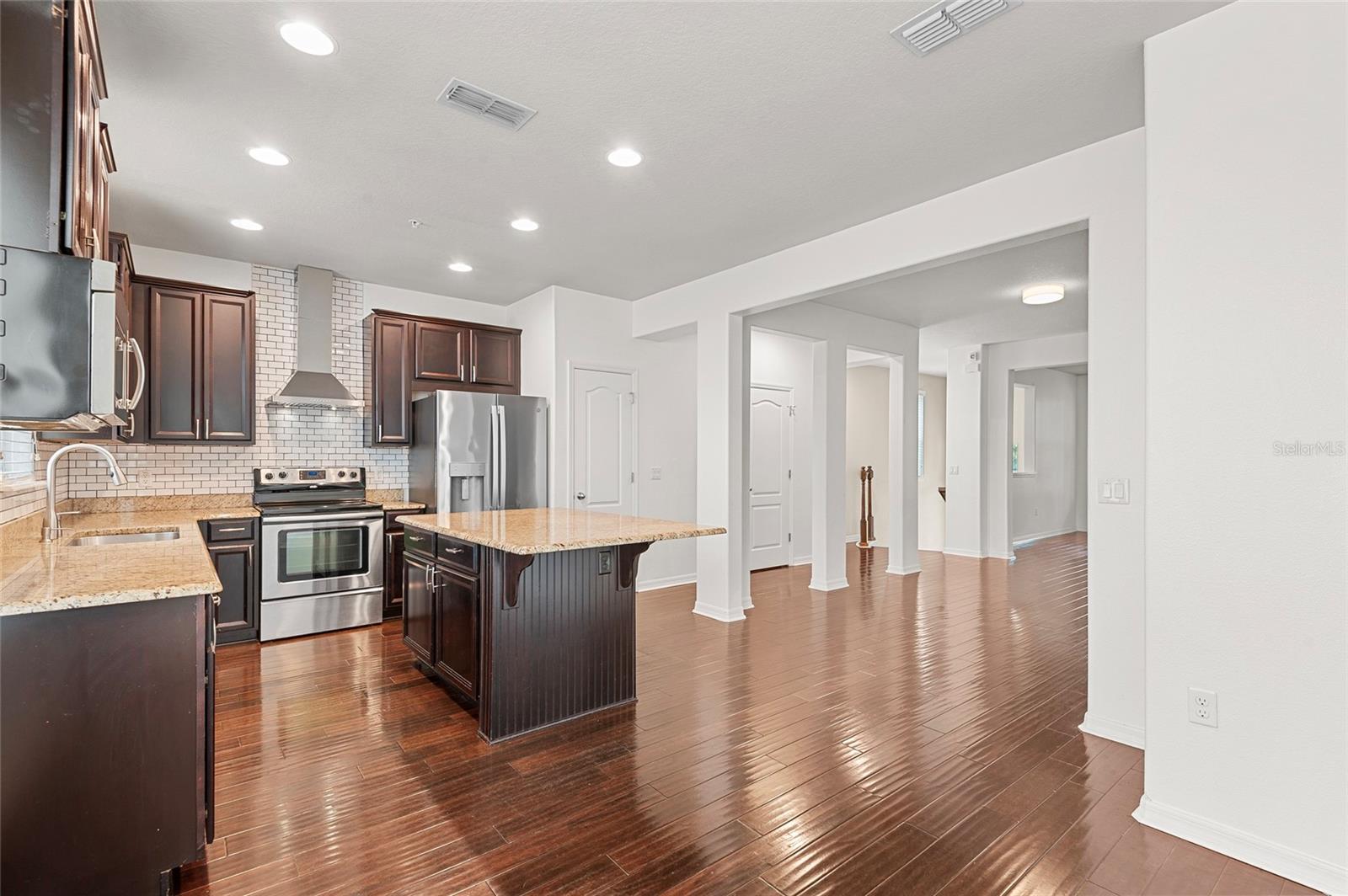 Image 18 of 33 For 2058 Prospect Avenue