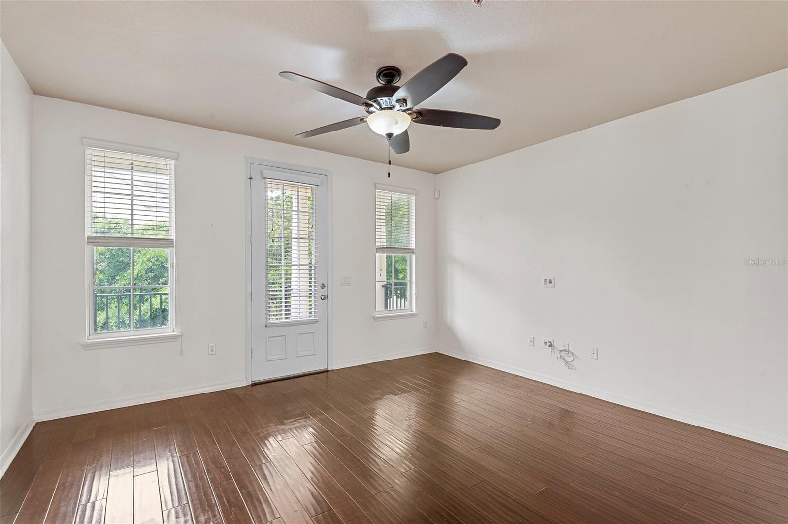 Image 4 of 33 For 2058 Prospect Avenue