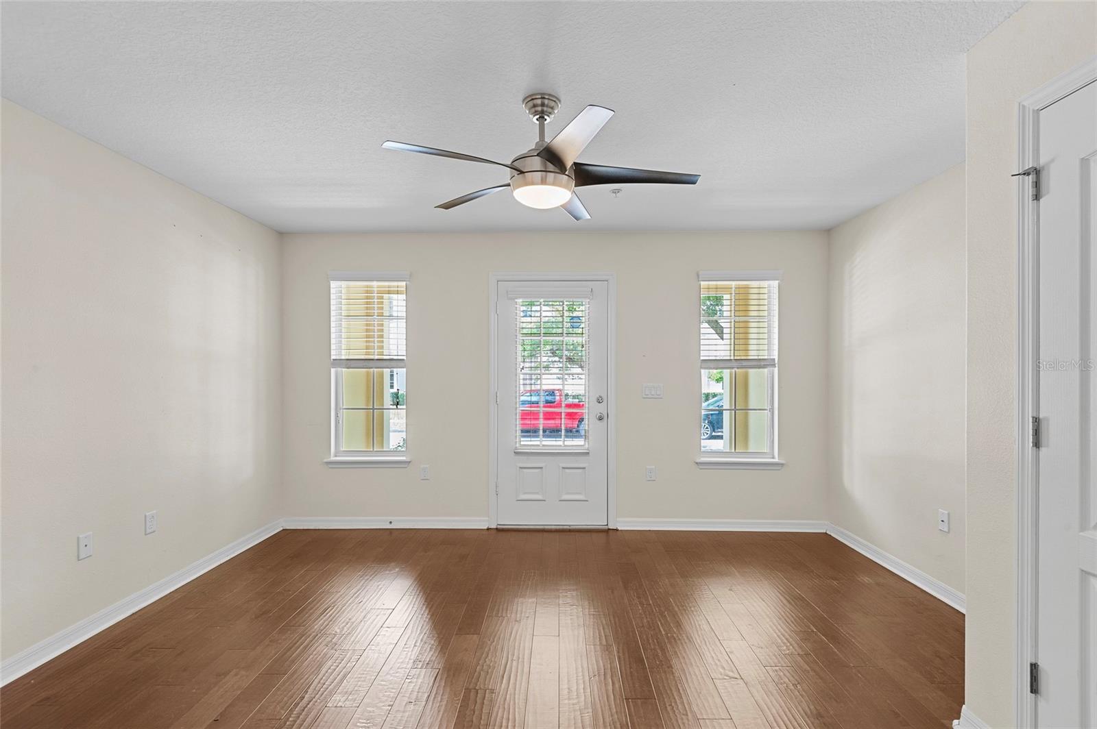 Image 7 of 33 For 2058 Prospect Avenue