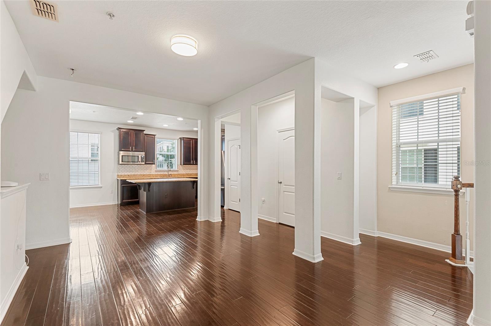 Image 9 of 33 For 2058 Prospect Avenue