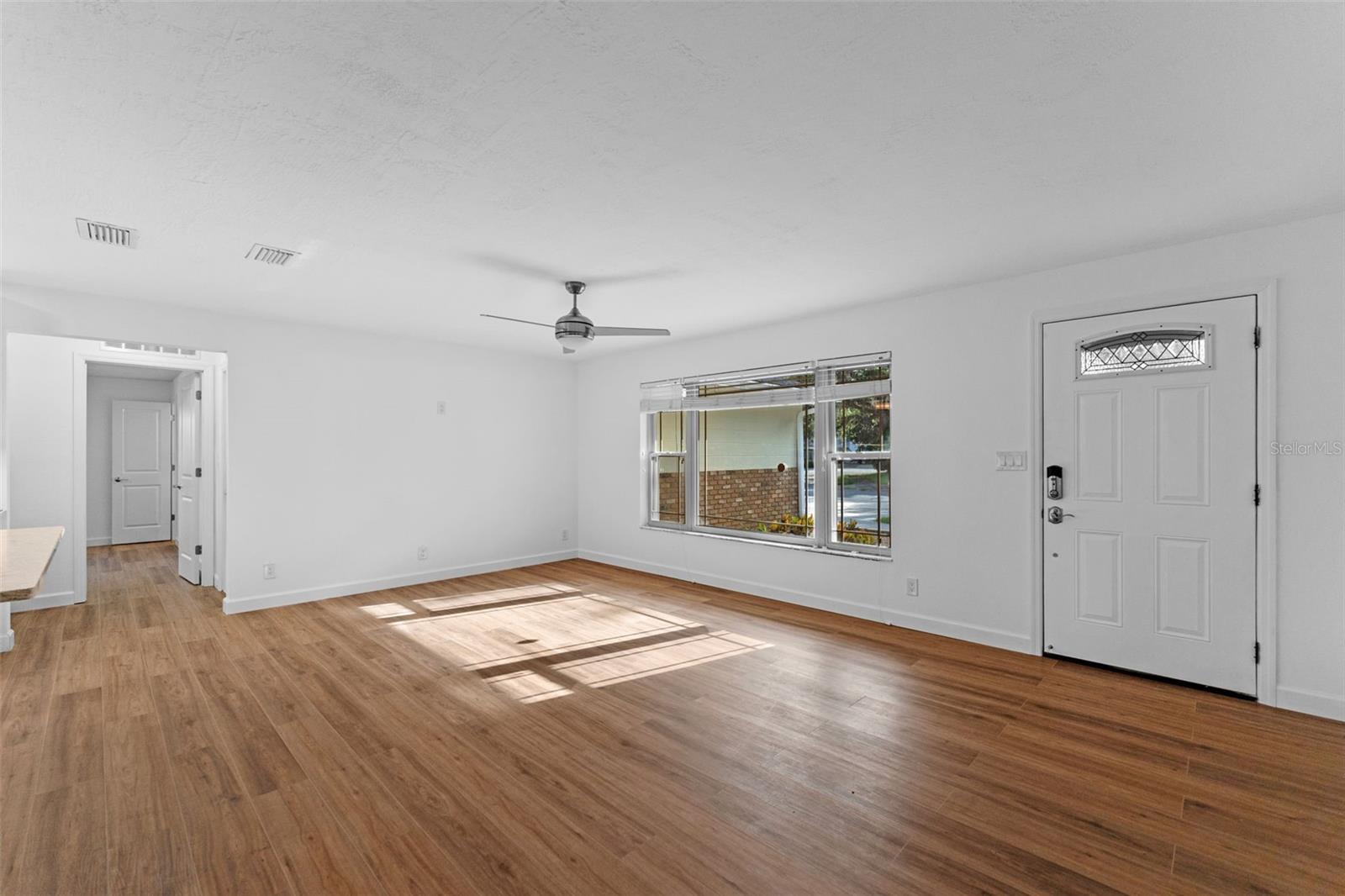 Image 6 of 32 For 241 Brittany Avenue
