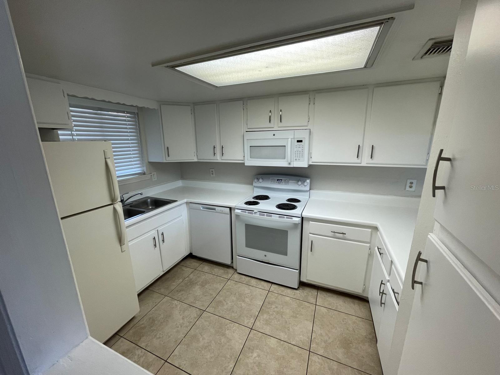 Image 12 of 31 For 614 Grenadine Court 614