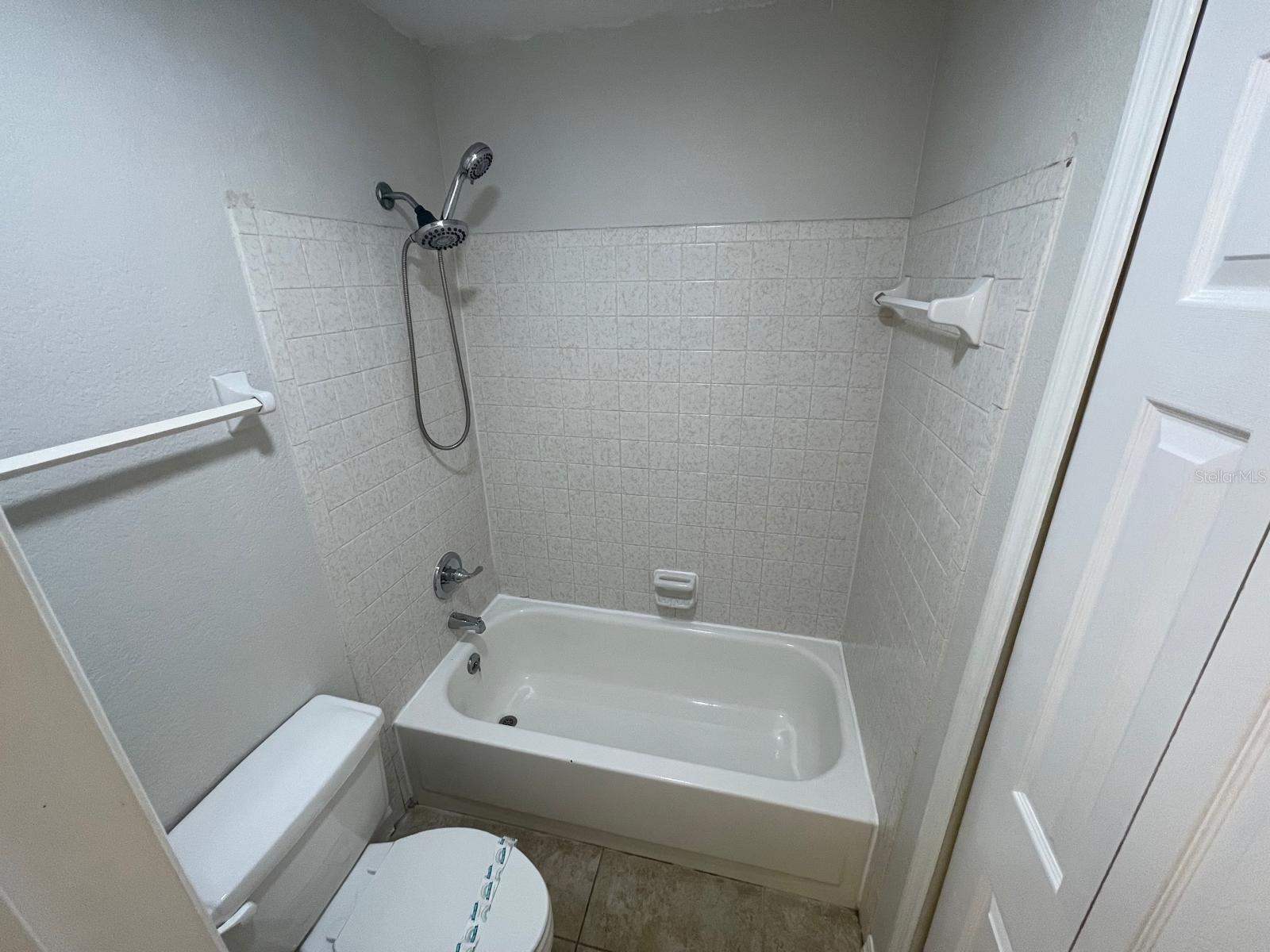 Image 17 of 31 For 614 Grenadine Court 614
