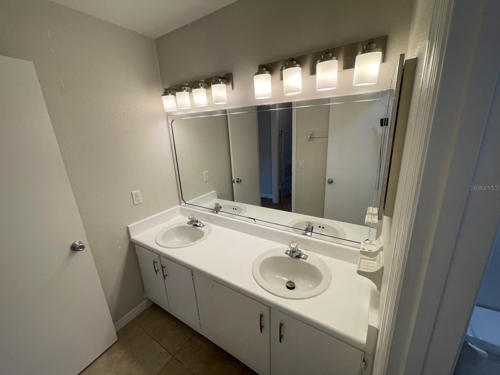 Image 19 of 31 For 614 Grenadine Court 614
