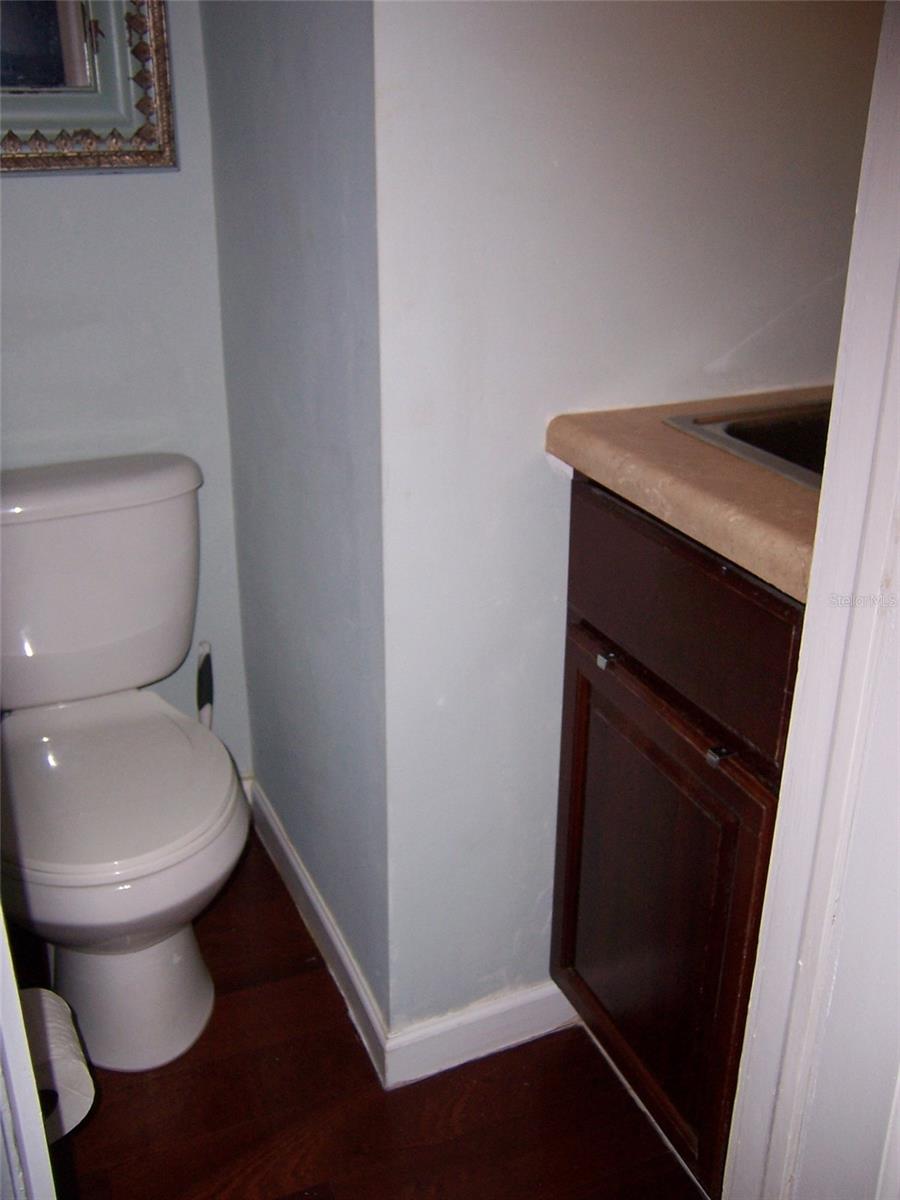 Image 11 of 21 For 613 Ridgewood Street 7