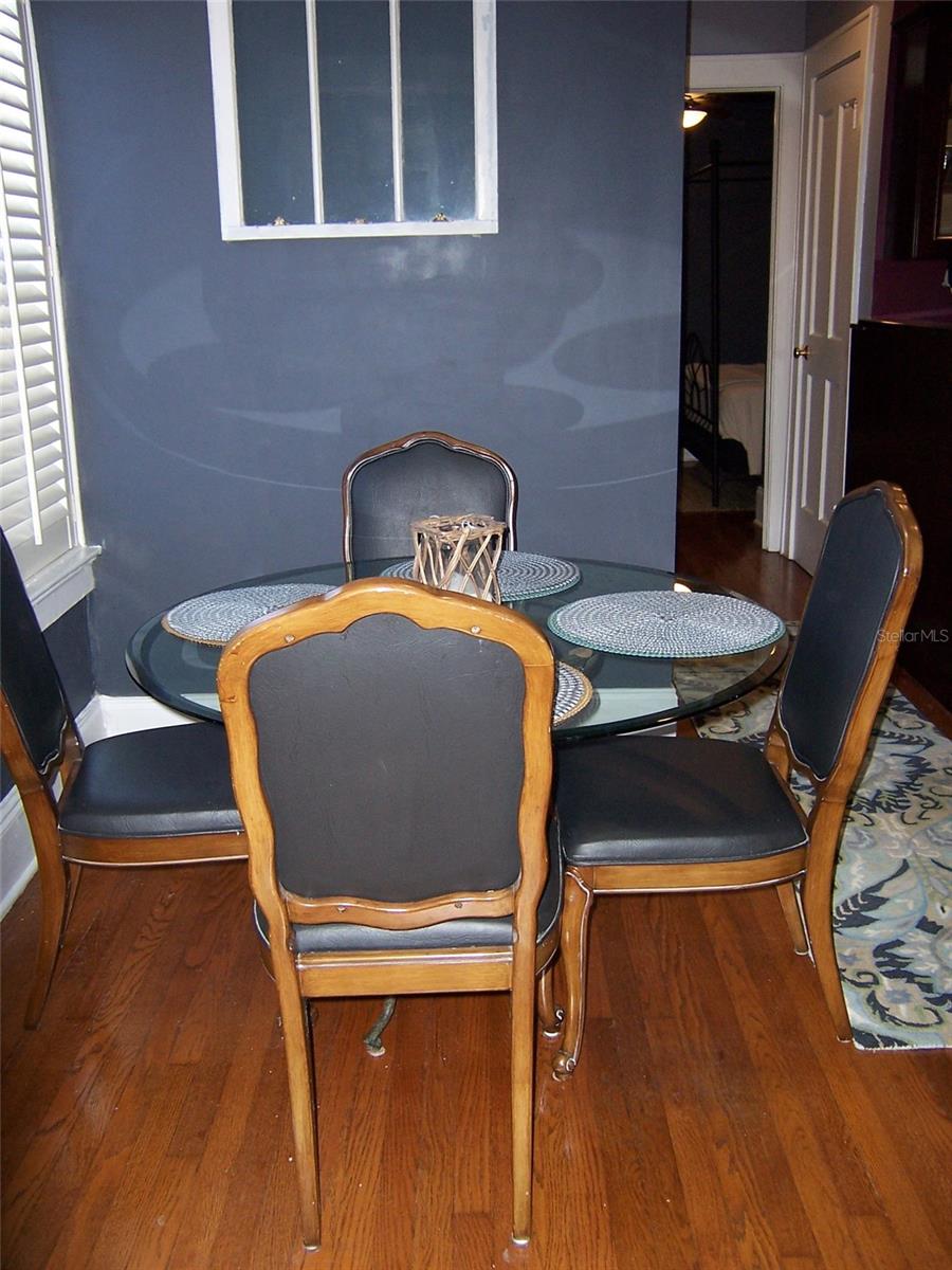 Image 8 of 21 For 613 Ridgewood Street 7