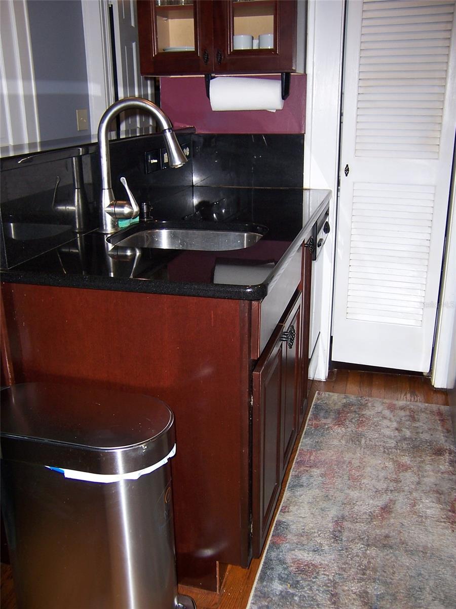 Image 9 of 21 For 613 Ridgewood Street 7