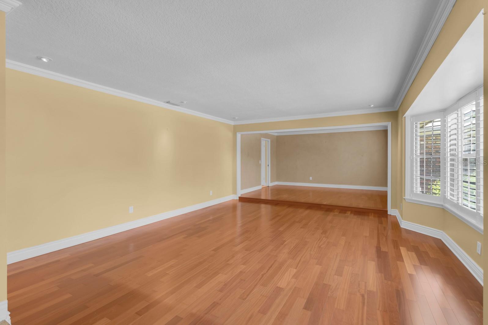 Image 10 of 74 For 202 Riverview Drive