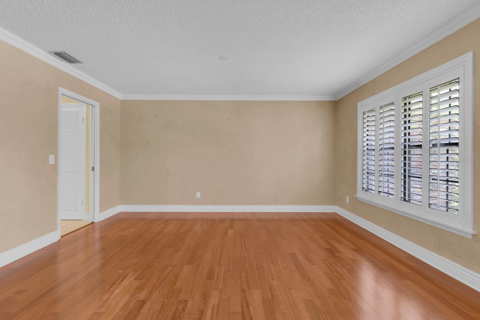 Image 11 of 74 For 202 Riverview Drive