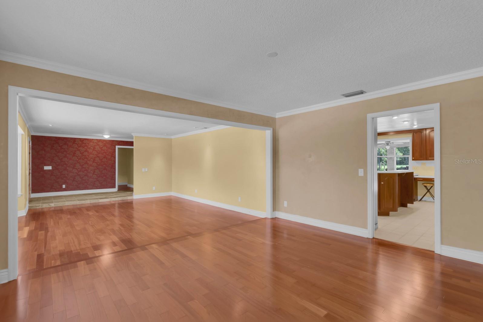 Image 12 of 74 For 202 Riverview Drive