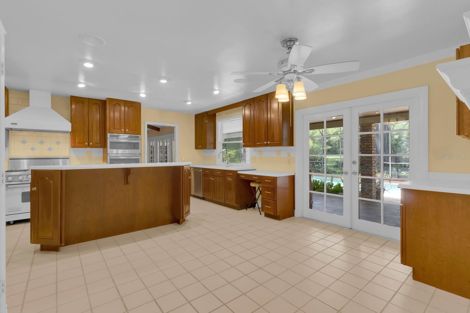 Image 14 of 74 For 202 Riverview Drive