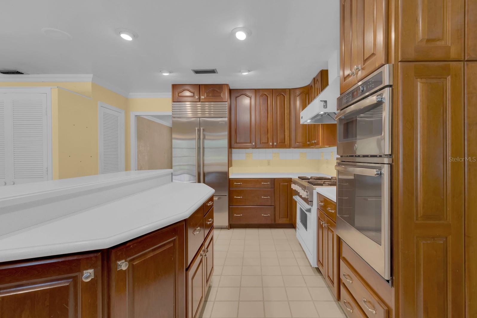Image 16 of 74 For 202 Riverview Drive