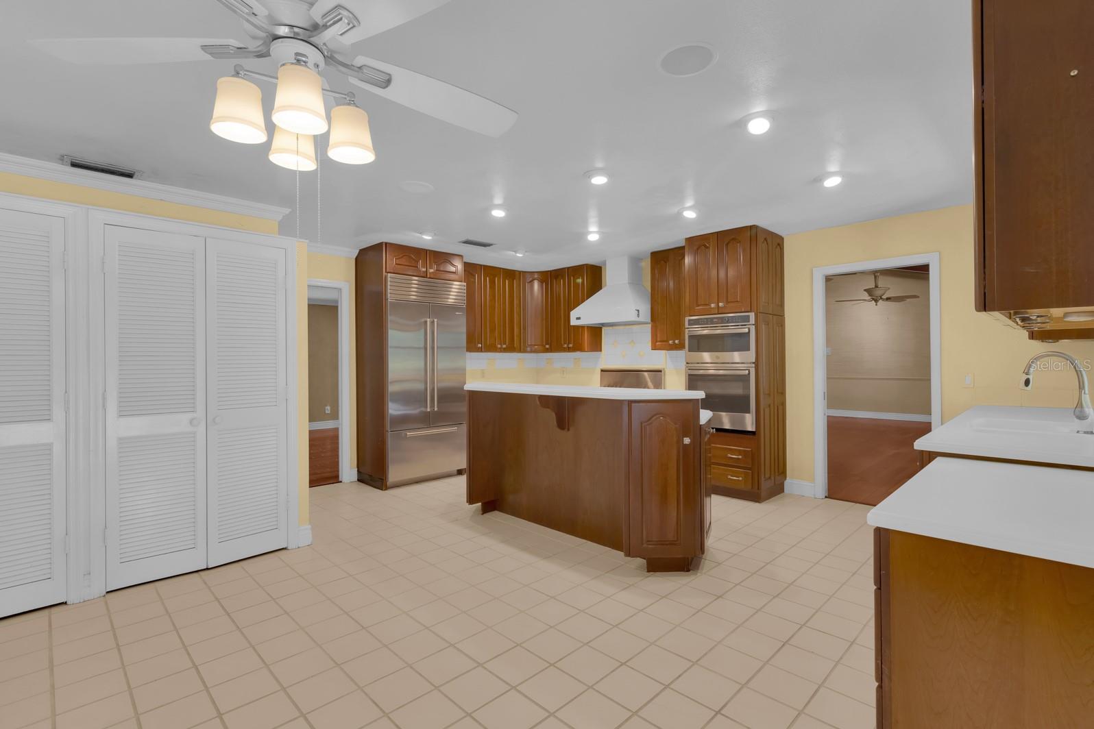Image 18 of 74 For 202 Riverview Drive