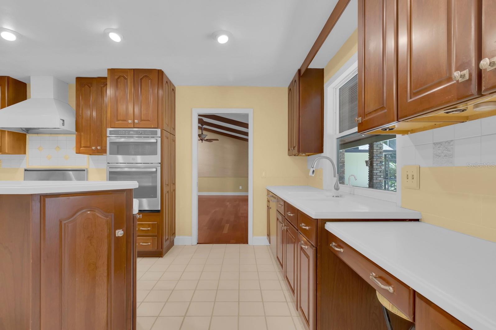 Image 21 of 74 For 202 Riverview Drive