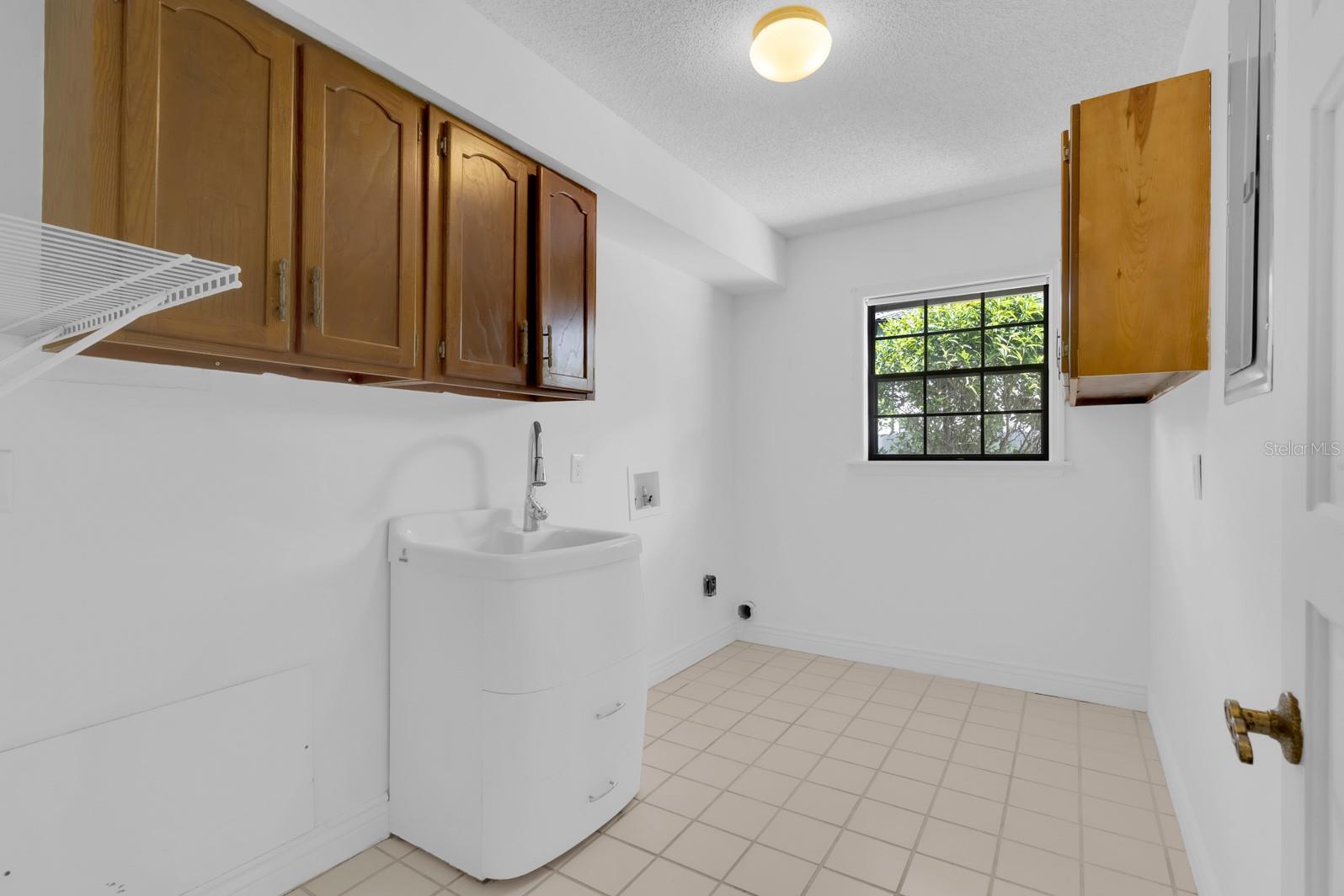 Image 47 of 74 For 202 Riverview Drive