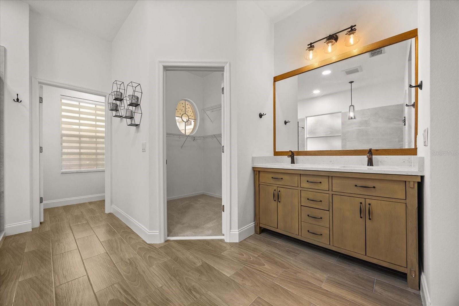 Image 9 of 56 For 10308 Emerald Woods Avenue