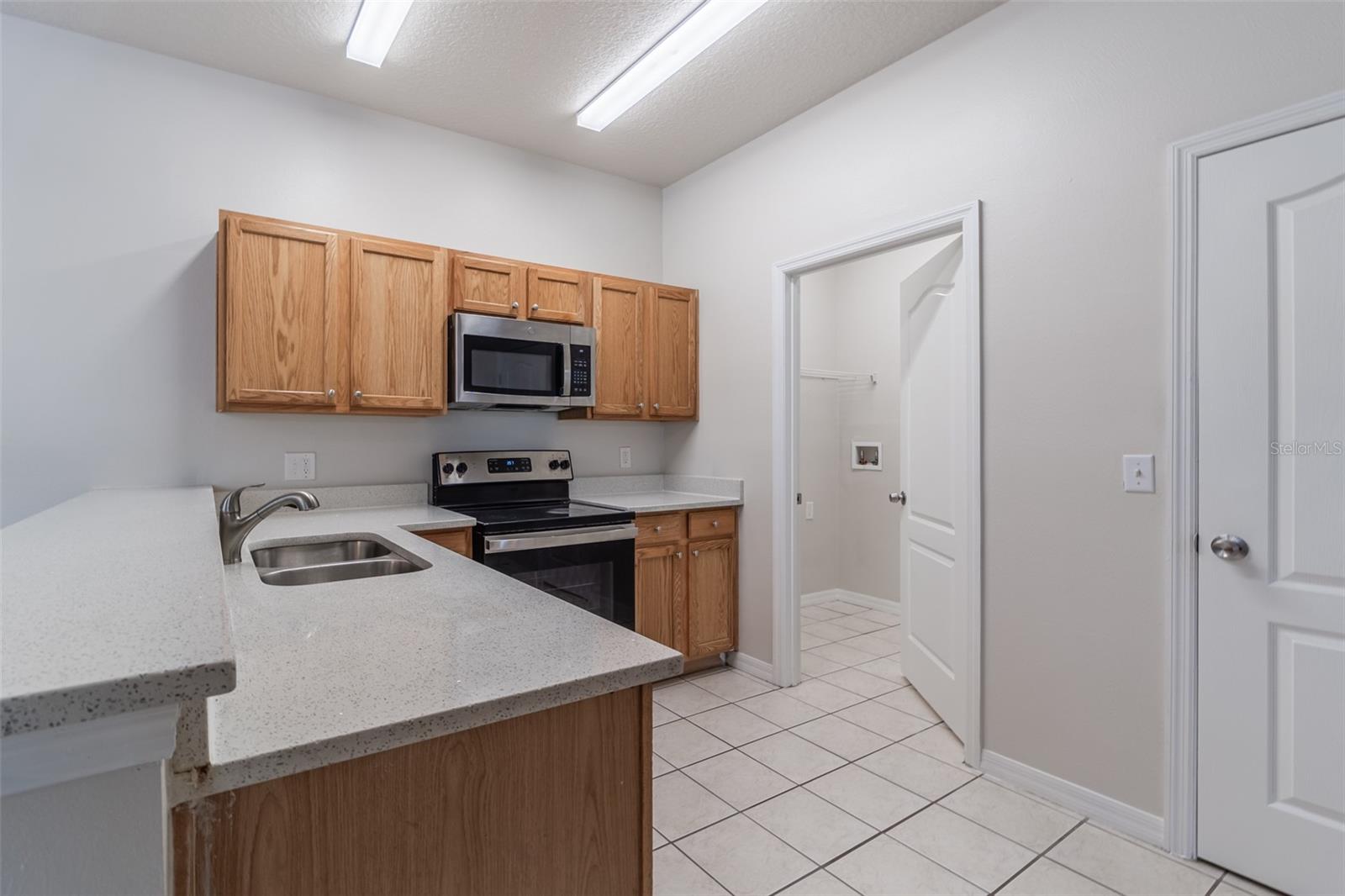 Image 11 of 37 For 1129 Royal Ridge Drive