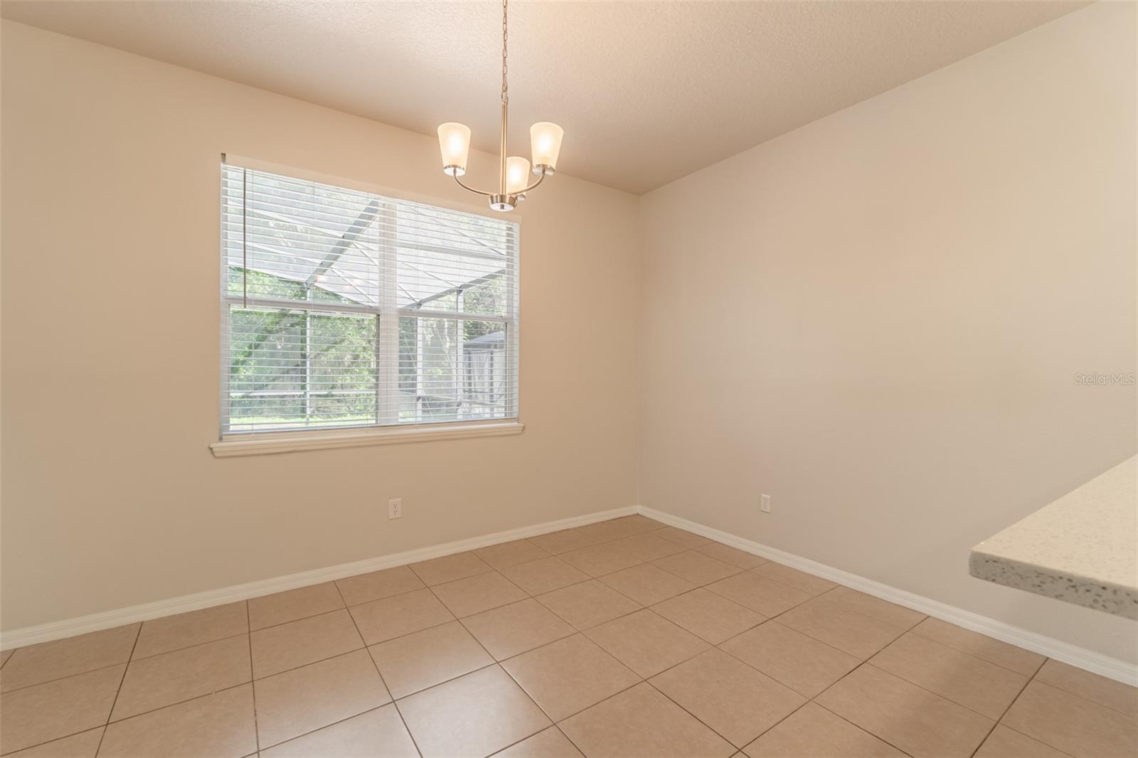 Image 12 of 37 For 1129 Royal Ridge Drive
