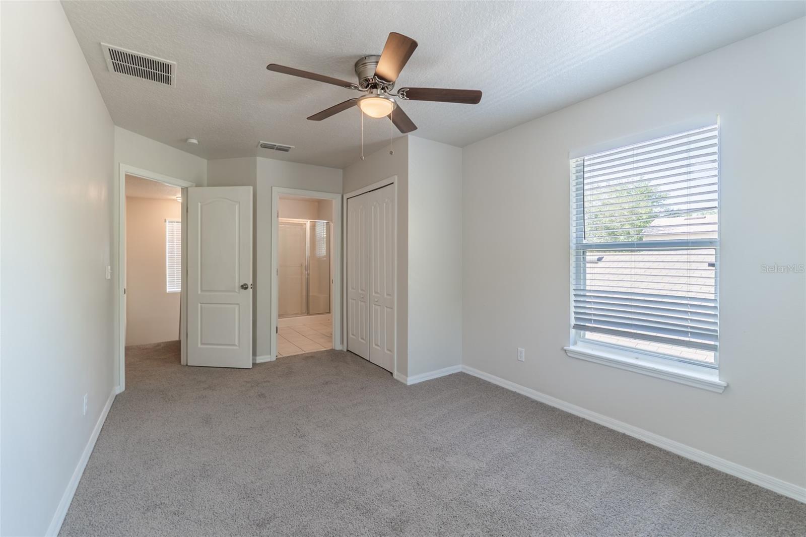 Image 17 of 37 For 1129 Royal Ridge Drive